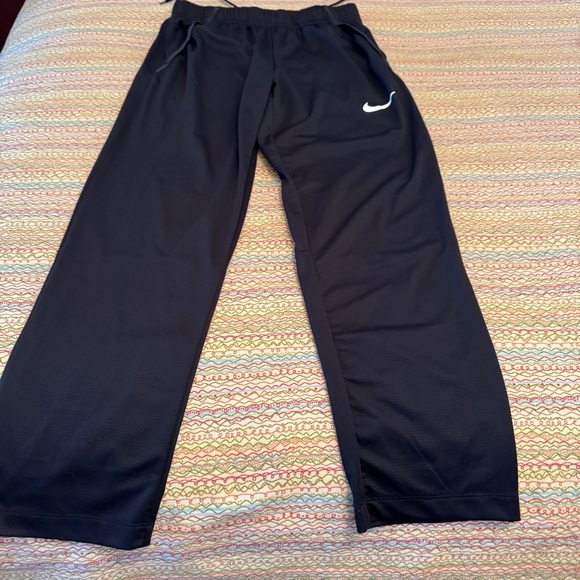 Nike Dri-Fit Black Joggers with Elastic Waistband and Athletic Cut Size Medium - Picture 5 of 9